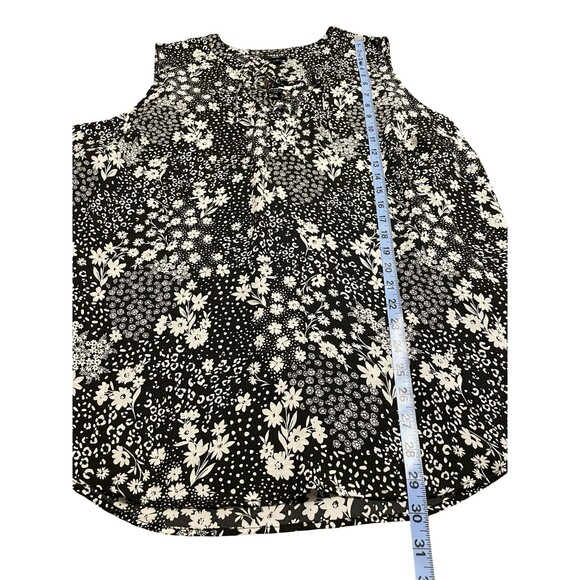 TORRID Harper Black White Floral Blouse Size 3 EUC! - Picture 10 of 12